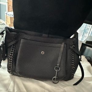 VINTAGE BLACK PEBBLED LEATHER WITH METAL STICHING FLAP HANDBAG